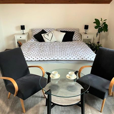 Apartman V Podkrovi Hostinné Extérieur photo