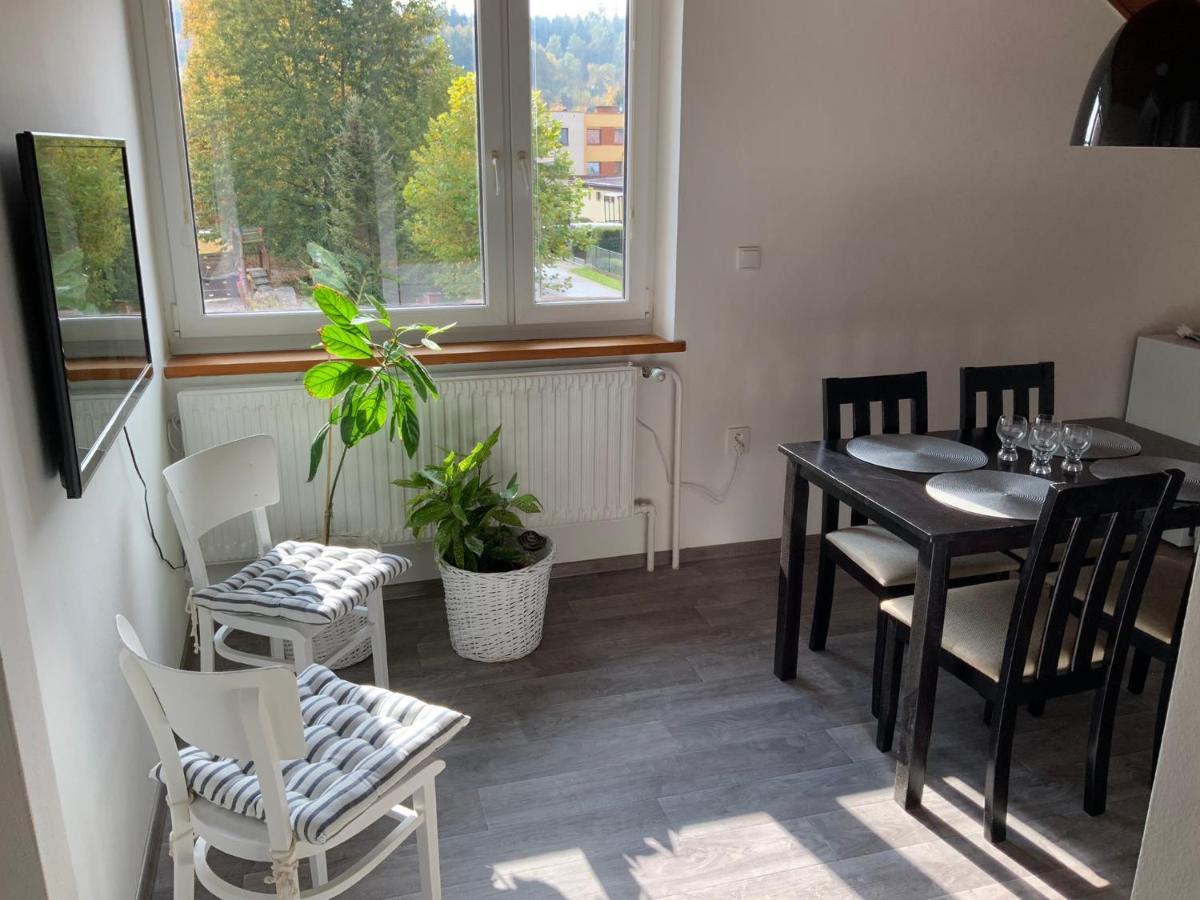 Apartman V Podkrovi Hostinné Extérieur photo